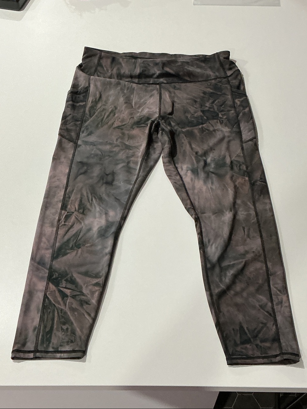 Tie-Dye High-Waist Leggings in Black/Brown